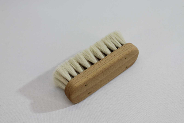 Handbürste 12 cm, geölt / Ziegenhaar weiß